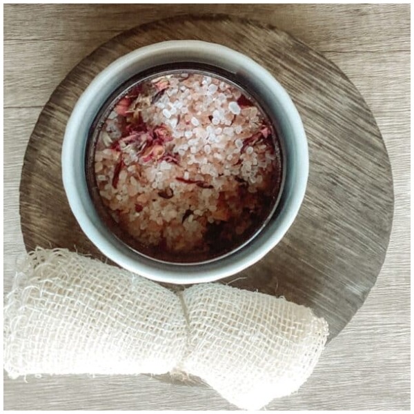 pink bath salts with rose geranium essential oil blend